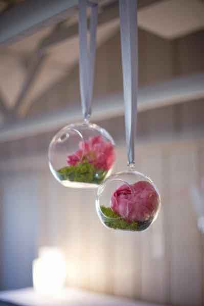 Details mariage, decors en suspension - Boules en verre a suspendre fleuries